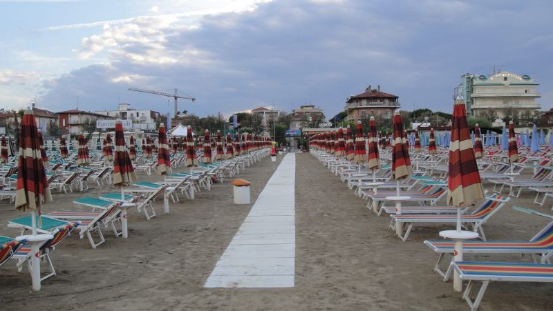 Dallara Beach 183