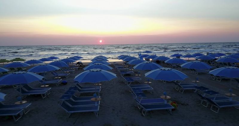 Attilio Beach Pleasure Club 253