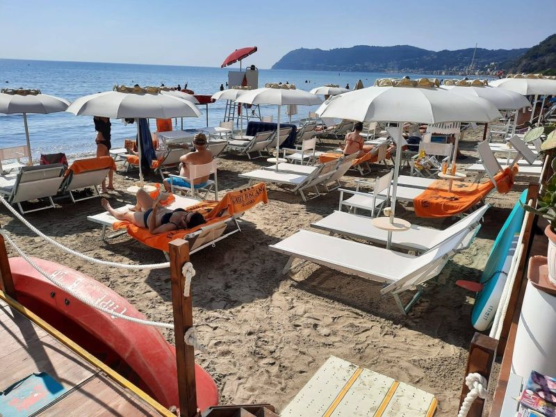 Bagni Corner Beach