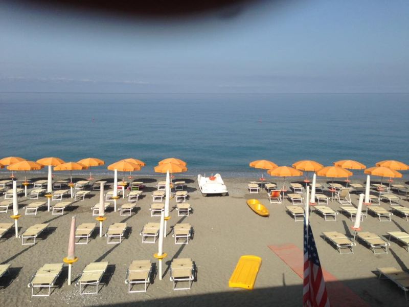 Lounge Bar Crazybeach