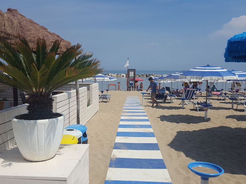 Lido Sirena Beach