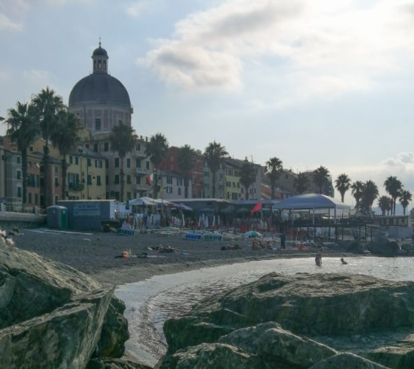 Spiaggia Libera Di Pegli