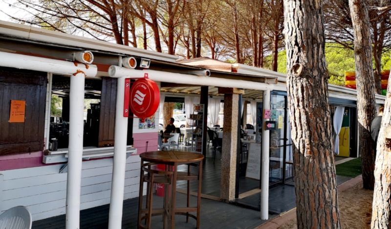 Flamingo Beach Bar