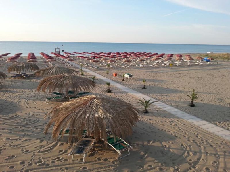 Farella Lounge Beach