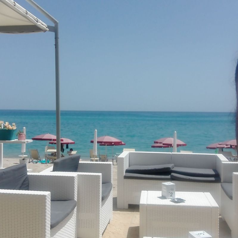 Lido BarCollando