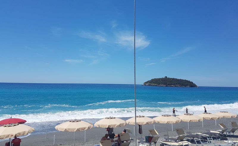 Pietrarossa Beach