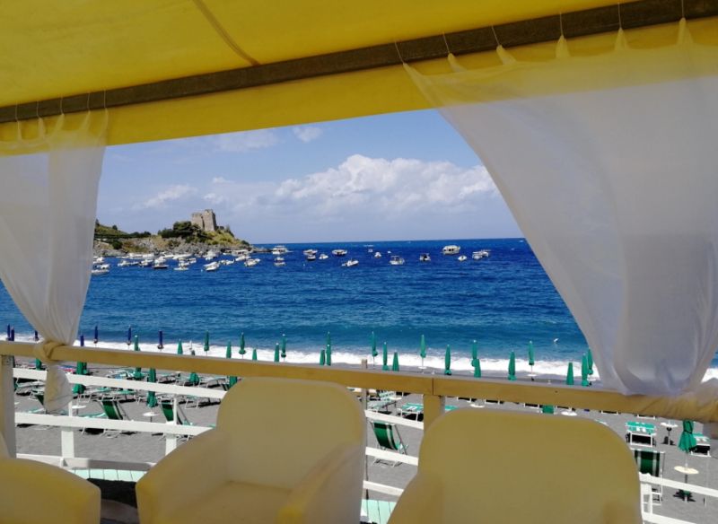 BiMax Beach Club