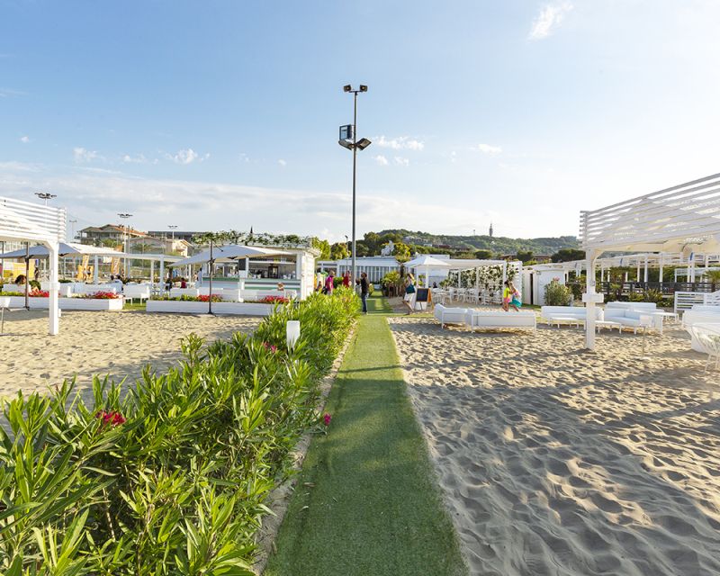 Blue Parrott Beach Club