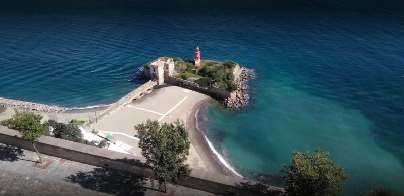 La Spiaggia Del Castello Di Baia
