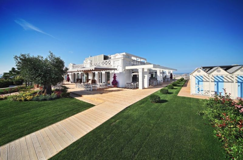 La Spiaggia Beach & Restaurant