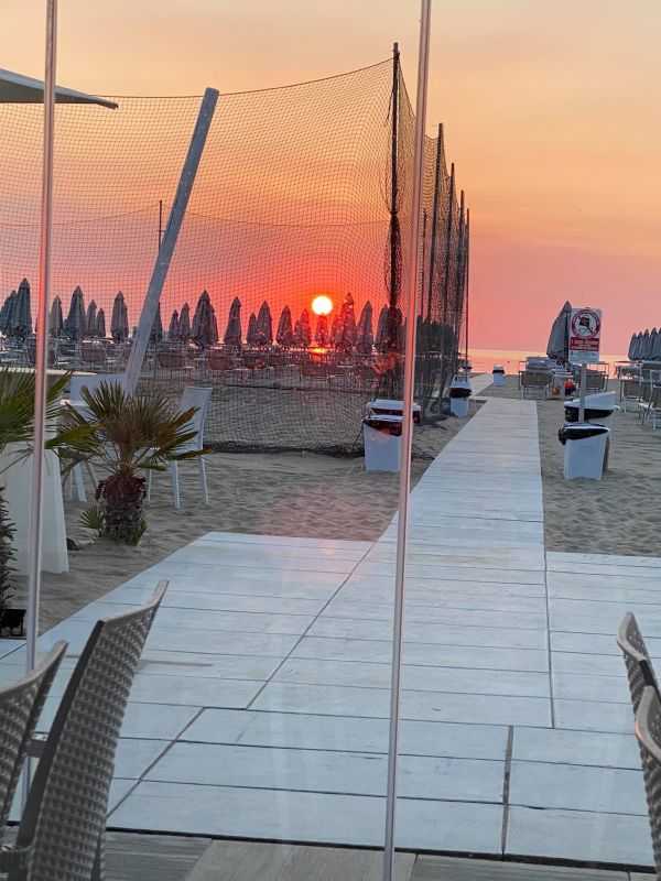 Sunset Beach 165-166