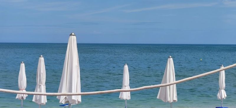 Madame Beach & Restaurant