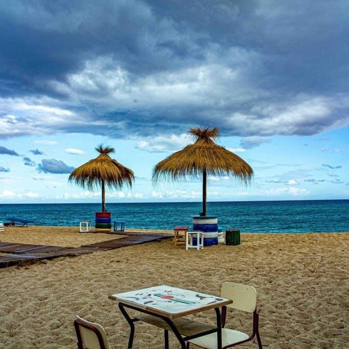 Mariachi Beach Bar