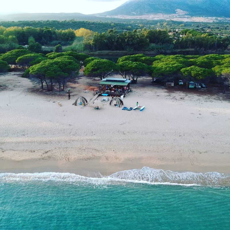 Mariachi Beach Bar