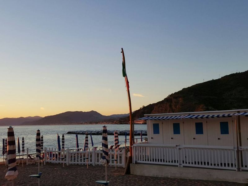 La Lampara Beach