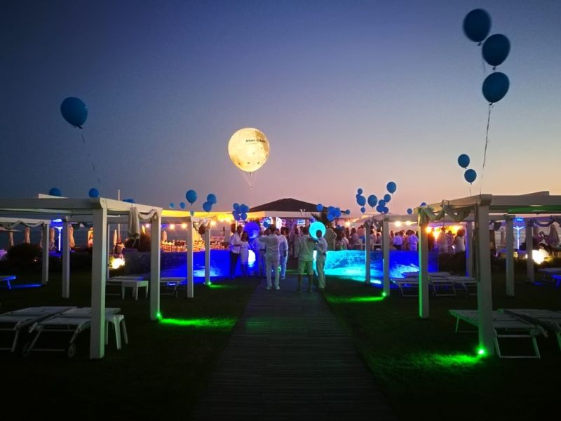 V Lounge Beach