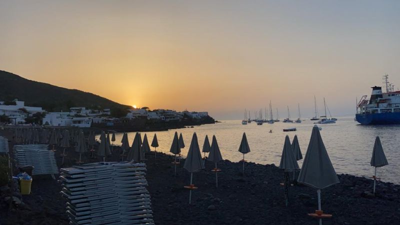 Lido Black Beach