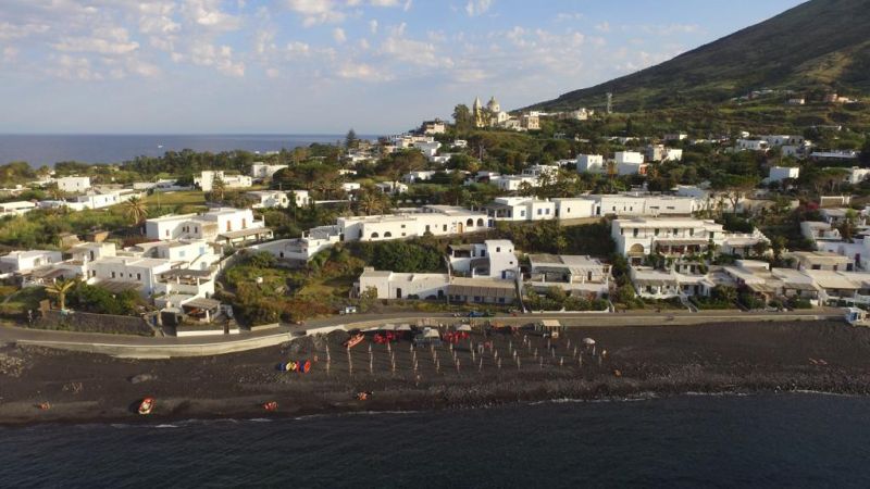 Lido Black Beach