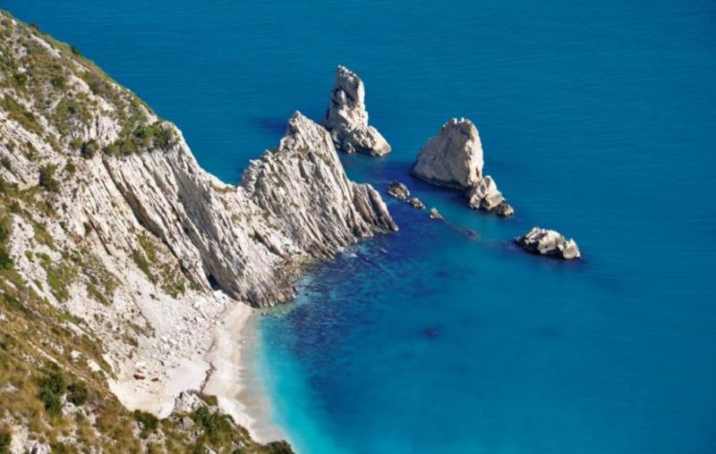 Spiaggia Delle Due Sorelle