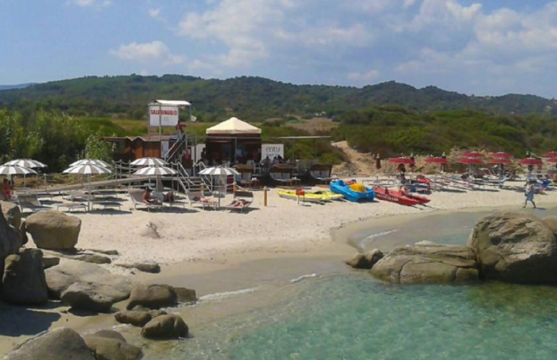 Entu Beach Bar