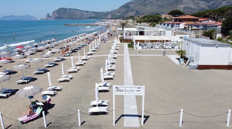 Wave Beach Club