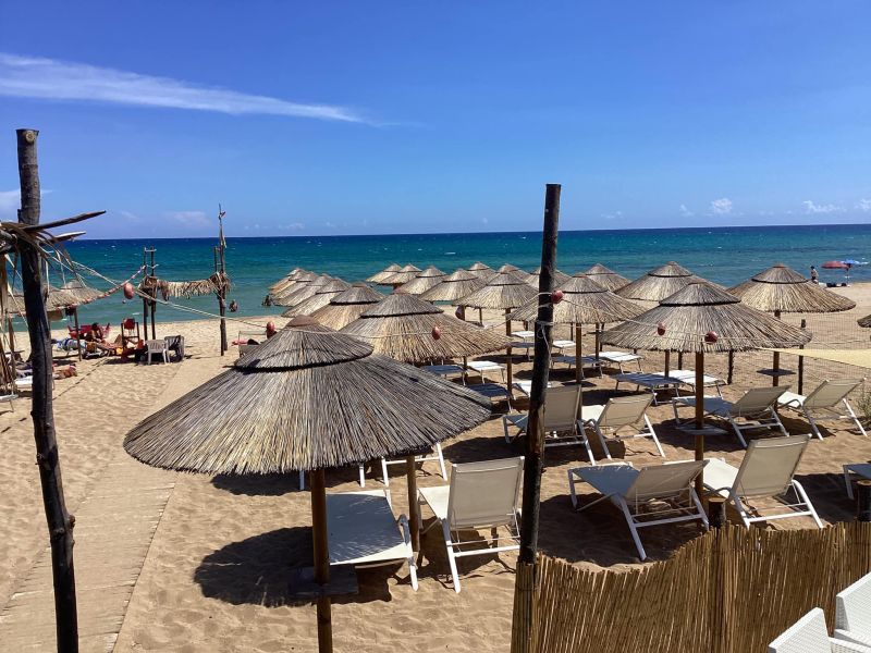 Joy Beach Avola
