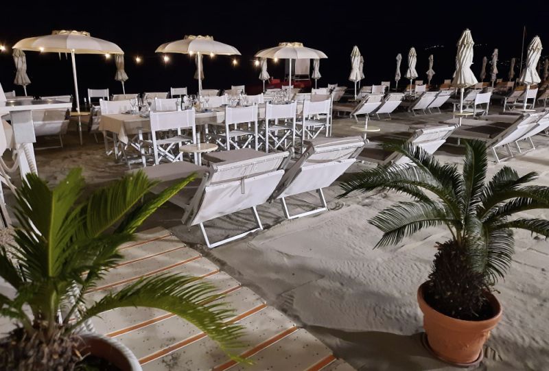 Bagni Corner Beach