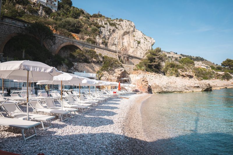 La Spiaggetta Dei Balzi Rossi